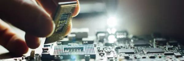 超越編程 計(jì)算機(jī)集成與信息系統(tǒng)，一個(gè)隱藏在STEM中的戰(zhàn)略樞紐